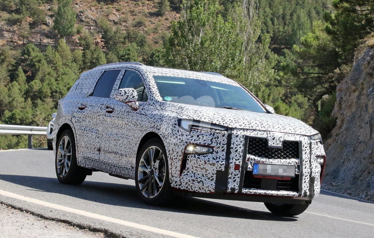 El nuevo Buick de 7 plazas pierde camuflaje y nos muestra sus nuevas ópticas