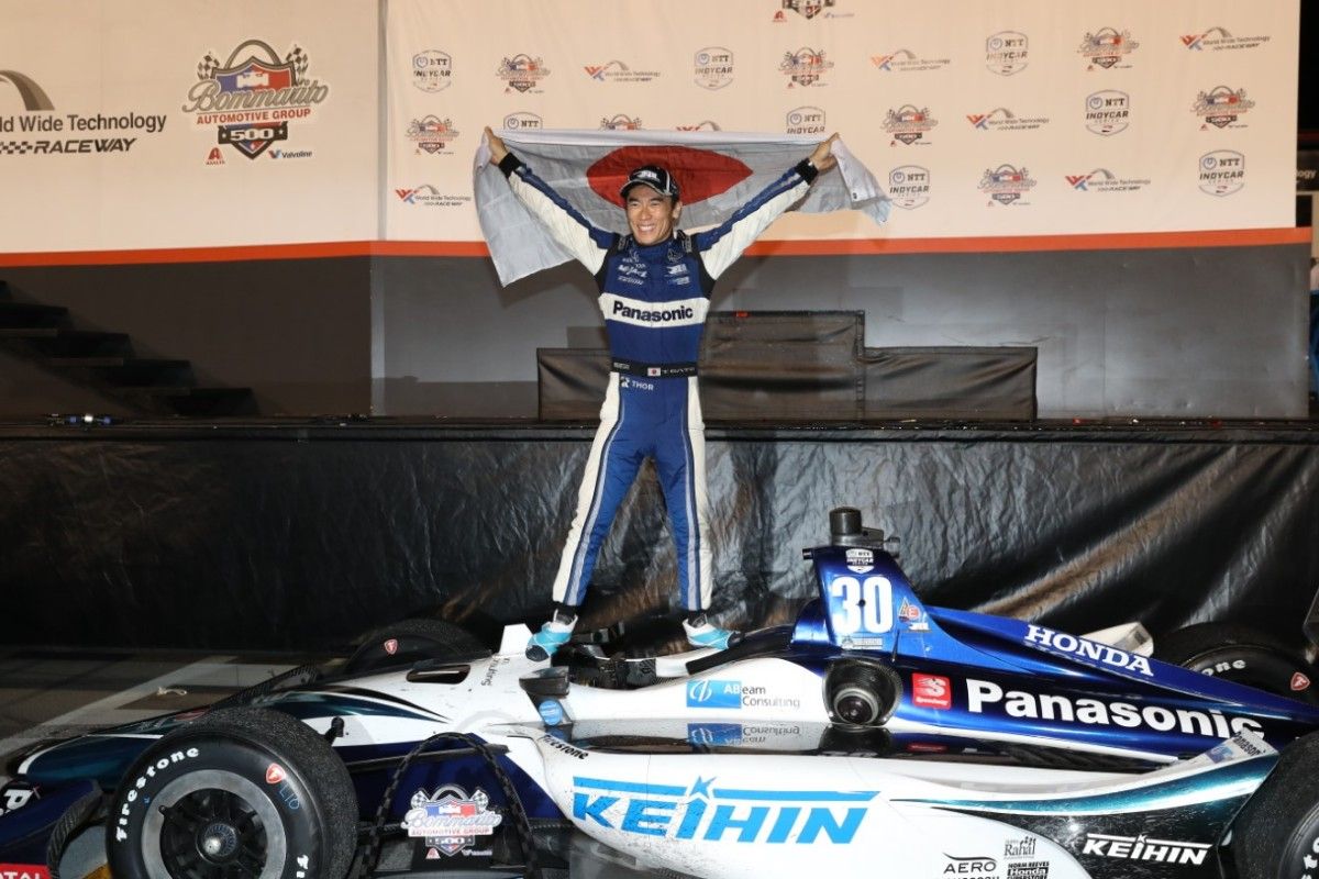 Takuma Sato vence en la lotería de Gateway por sólo 39 milésimas