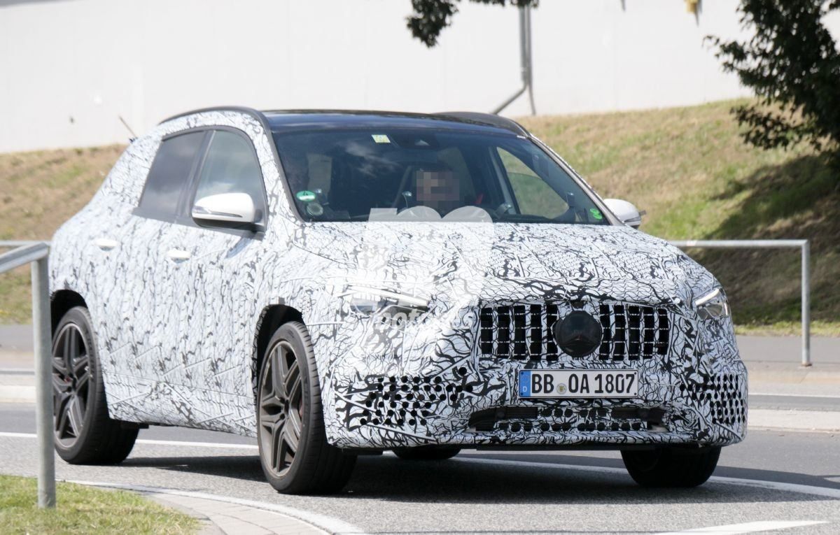 El futuro Mercedes-AMG GLA 35 4MATIC, cazado a las puertas de Nürburgring