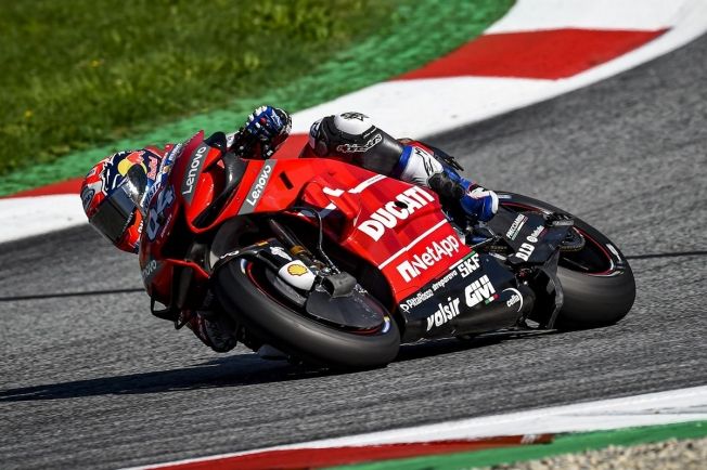 Dovizioso puede con Márquez para ganar en el Red Bull Ring