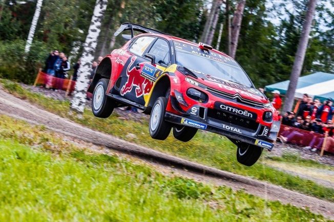 Ott Tänak resiste la presión de Esapekka Lappi en Finlandia