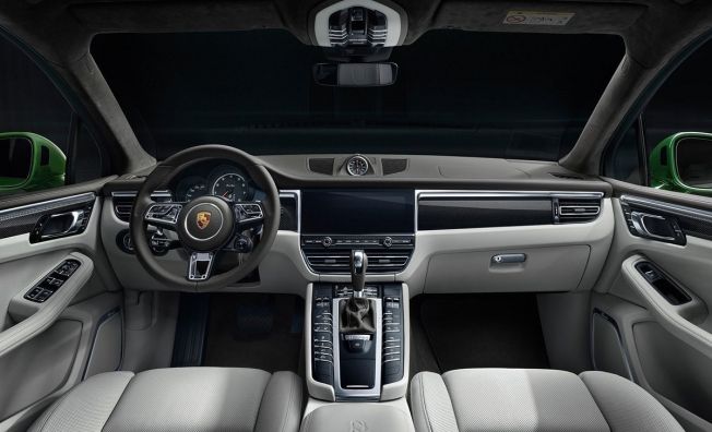 Porsche Macan Turbo 2020 - interior