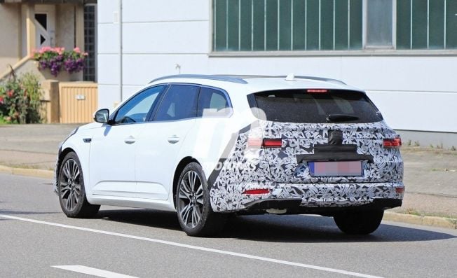 Renault Talisman Sport Tourer 2020 - foto espía posterior