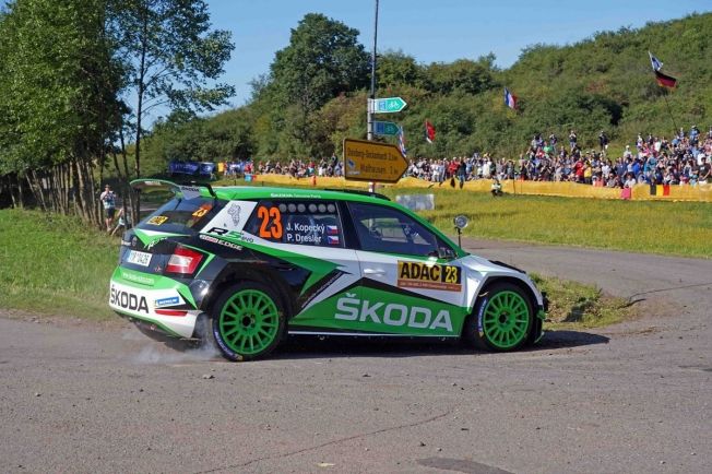 Tänak y Neuville mantienen su lucha en el ecuador del Rally de Alemania