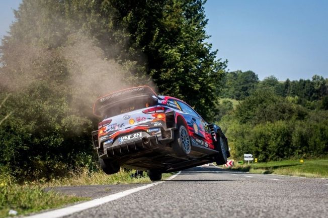 Vía libre para Tänak y Toyota en Alemania, Neuville y Ogier pinchan