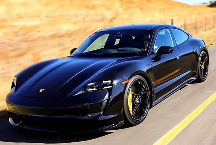 Nueva filtración del Porsche Taycan, el frontal del eléctrico al descubierto