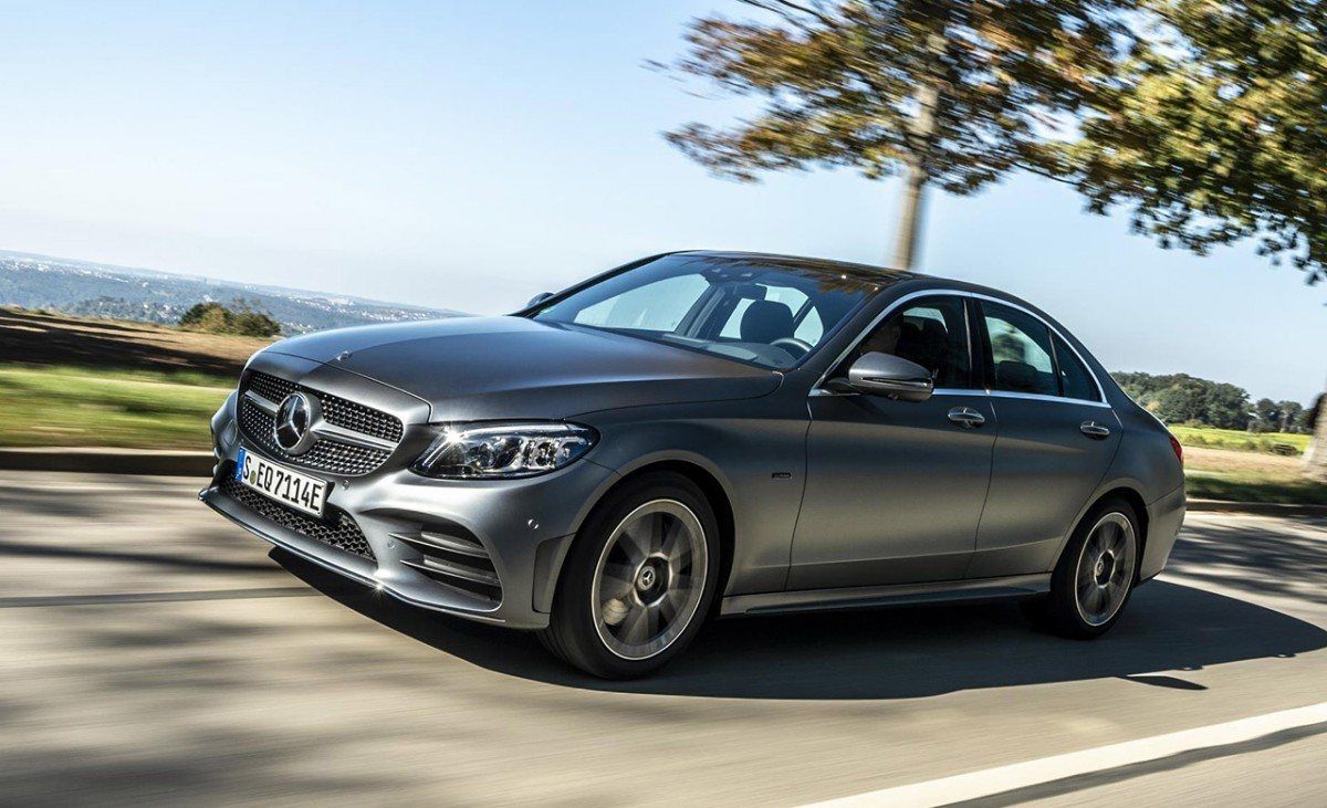 El nuevo Mercedes C 300 e ya está a la venta en España, repasamos sus precios