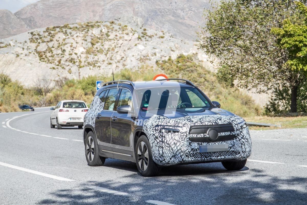 El Mercedes EQB, un nuevo SUV eléctrico, cazado con su configuración definitiva