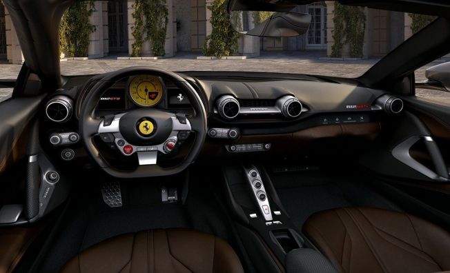 Ferrari 812 GTS - interior