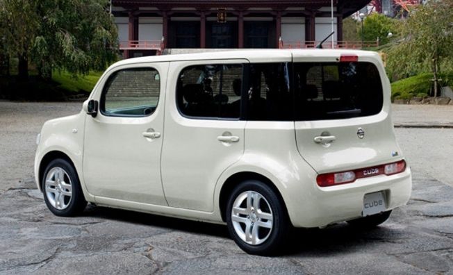 Nissan Cube - posterior