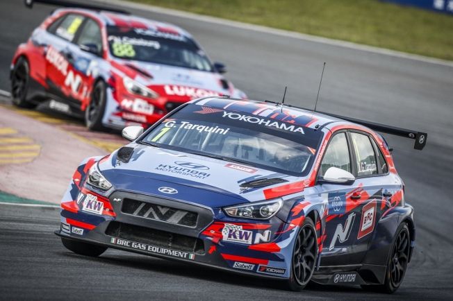 Norbert Michelisz gana una polémica y accidentada carrera en Ningbo