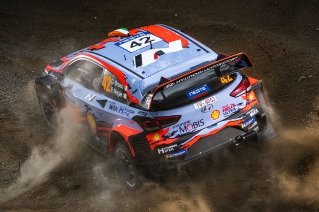 Thierry Neuville y Hyundai se la juegan en el Rally de Gales