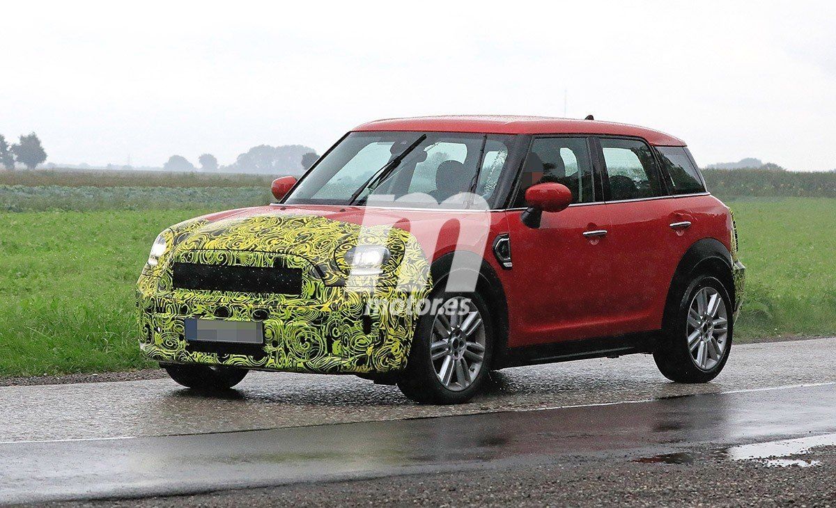 El nuevo MINI Countryman 2021 vuelve a ser cazado a plena luz del día