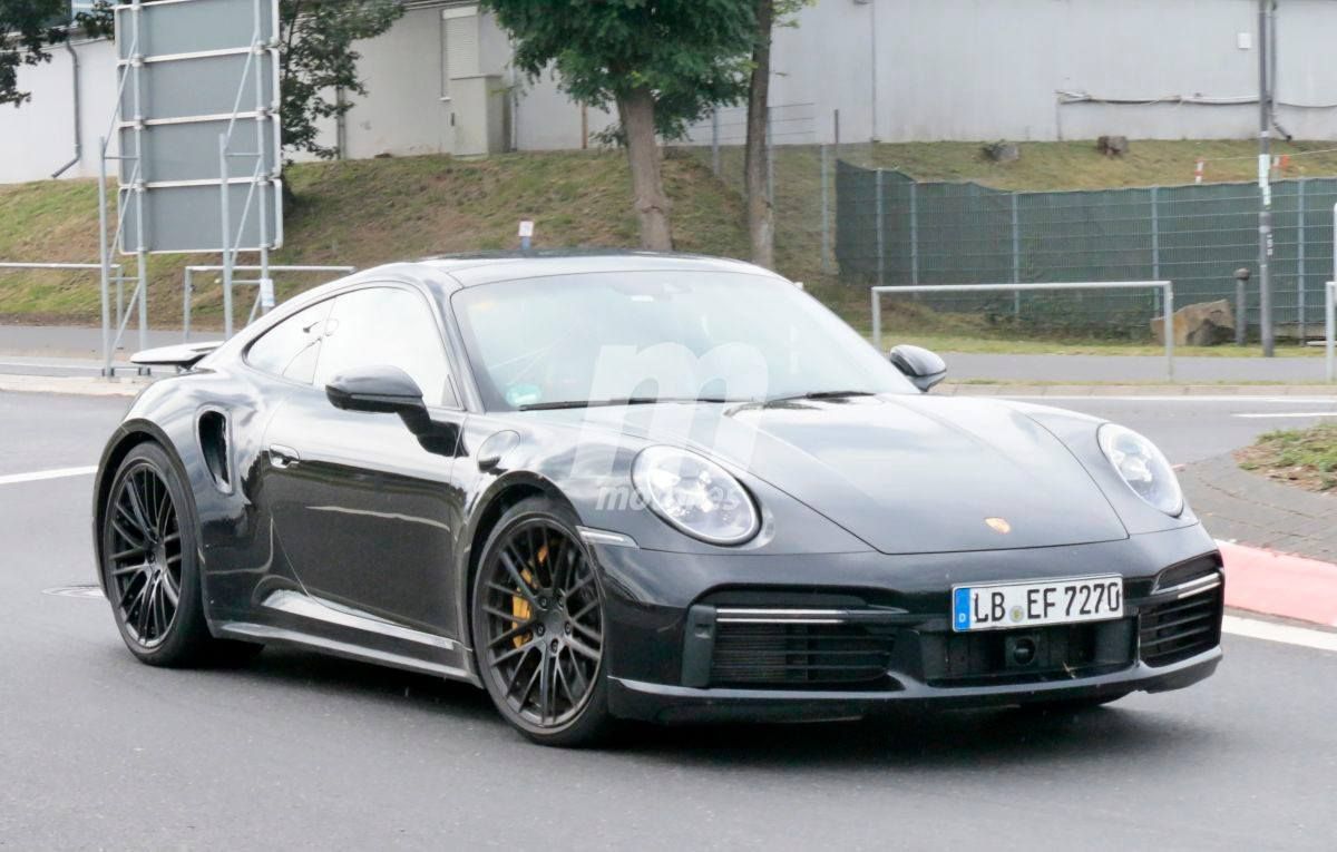 El Porsche 911 Turbo S (992) se deja ver casi desnudo en Nürburgring