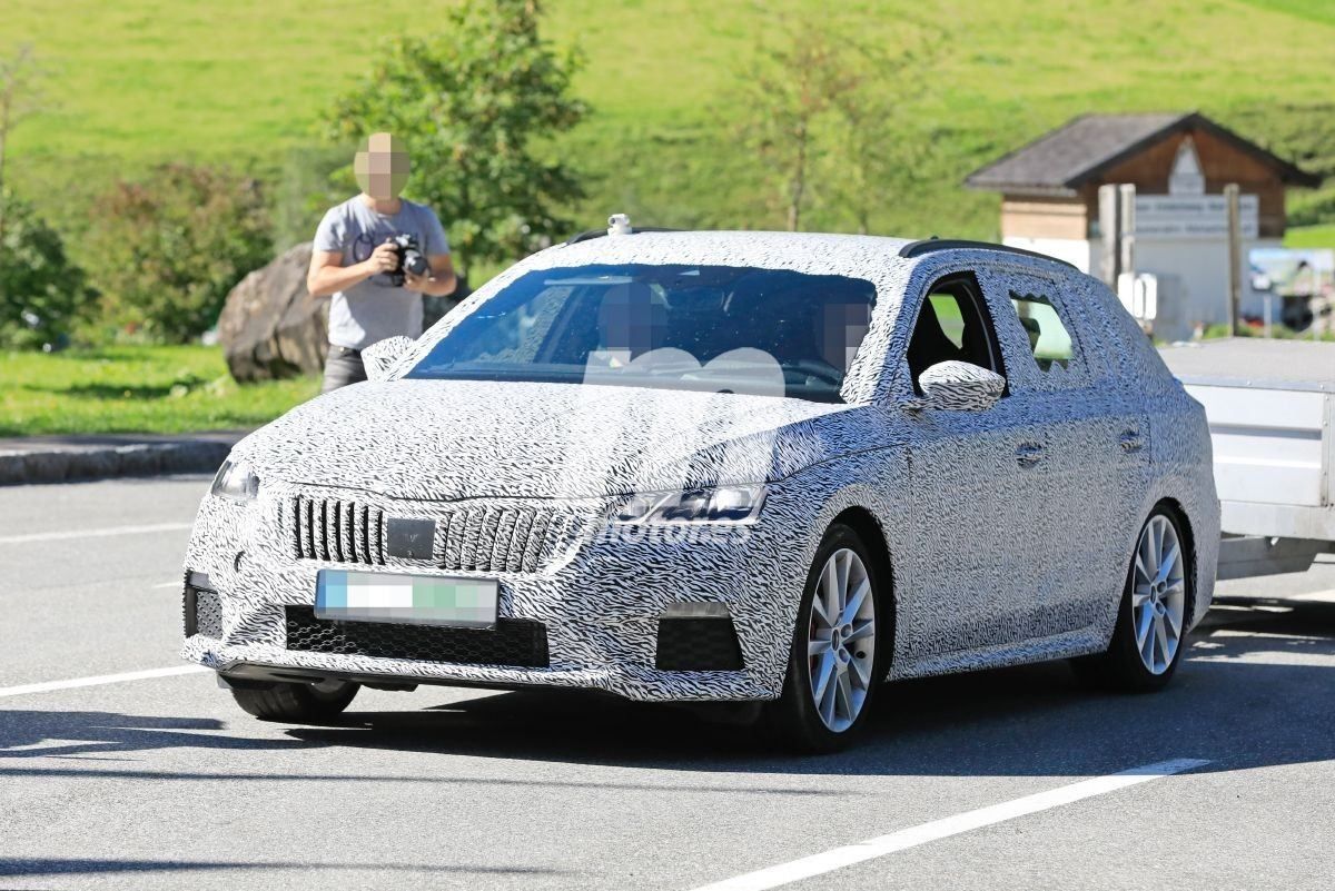 Cazamos al Skoda Octavia RS Combi 2021 durante sus pruebas en los Alpes