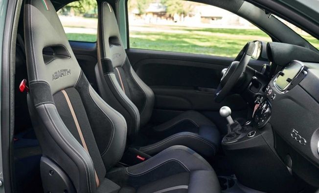 Abarth 695 70º Anniversario - interior