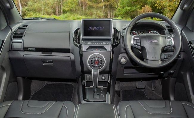 Isuzu D-Max Blade+ - interior