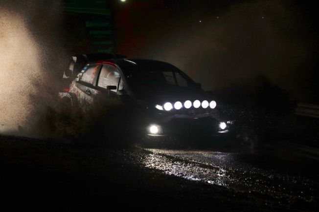 Kris Meeke supera a un sorprendente Petter Solberg en 'Oulton Park'