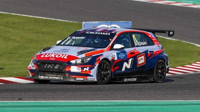 Michelisz devuelve el golpe y gana la segunda manga del WTCR en Suzuka