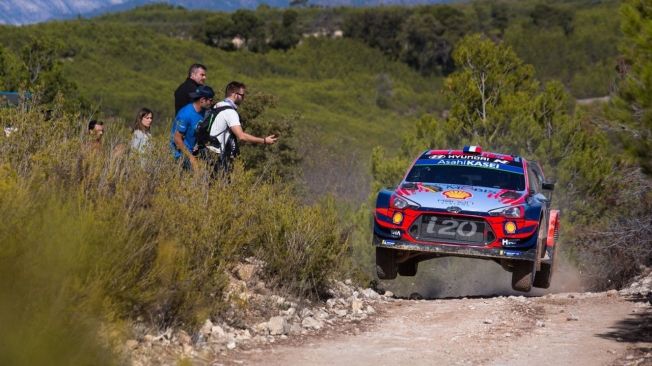 Sébastien Loeb despierta de su letargo y se coloca líder del Rally RACC