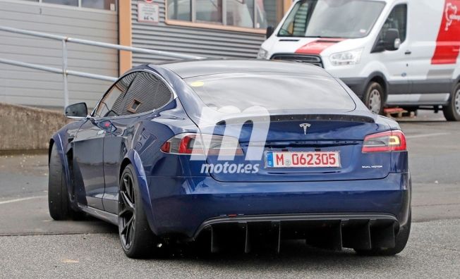 Tesla Model S P100D+ PLAID - foto espía posterior