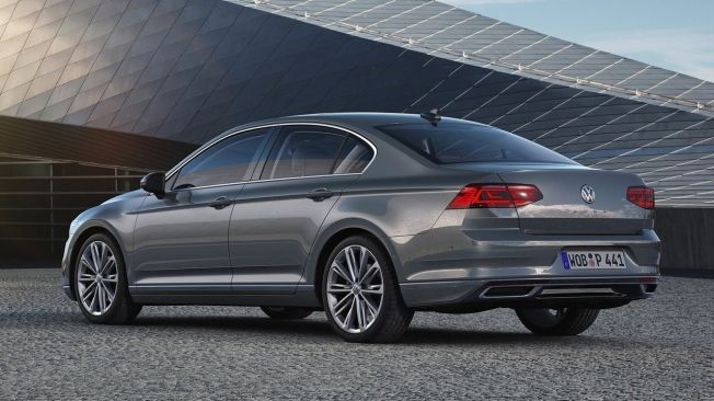 Volkswagen Passat 2020 - posterior