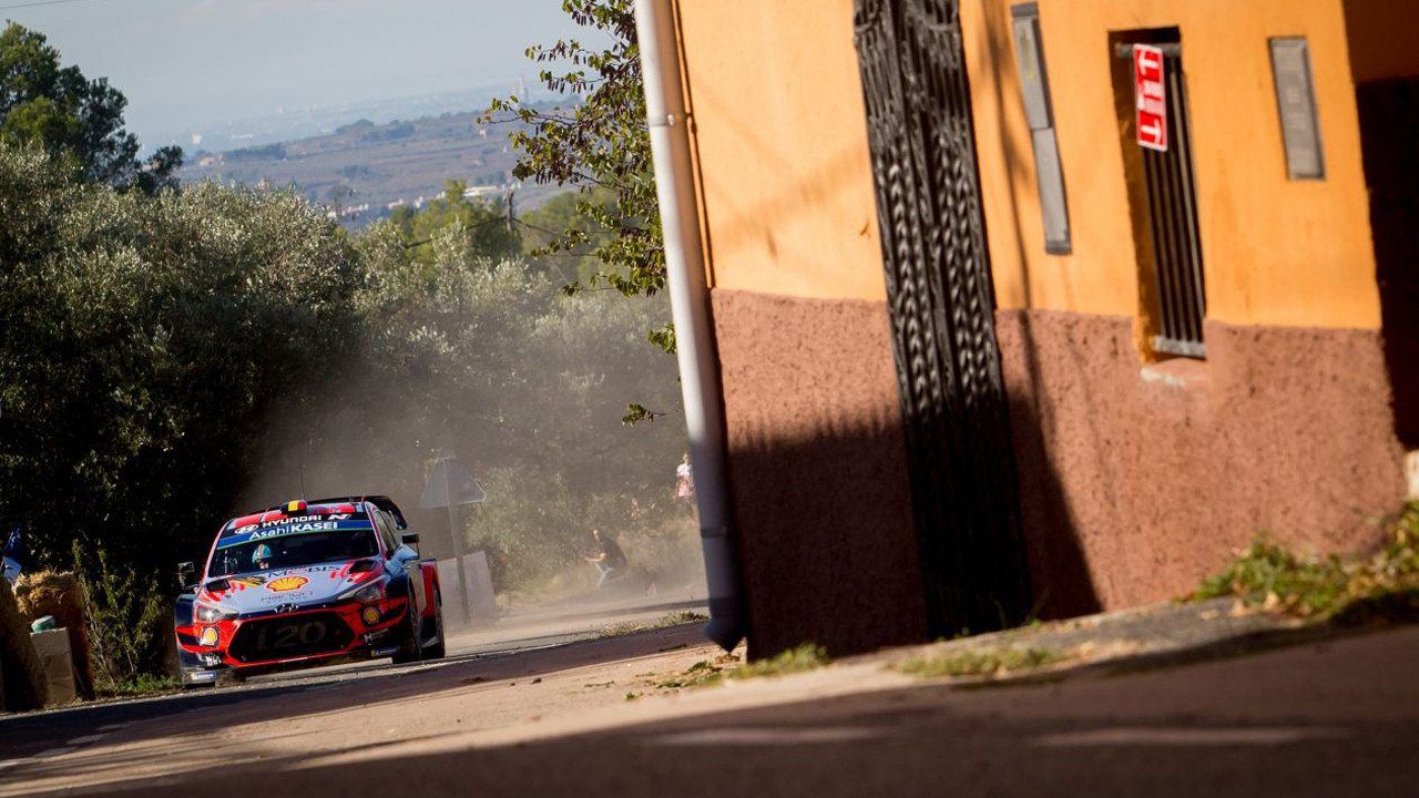 Neuville sigue líder del Rally RACC, Tänak rompe el triplete de Hyundai