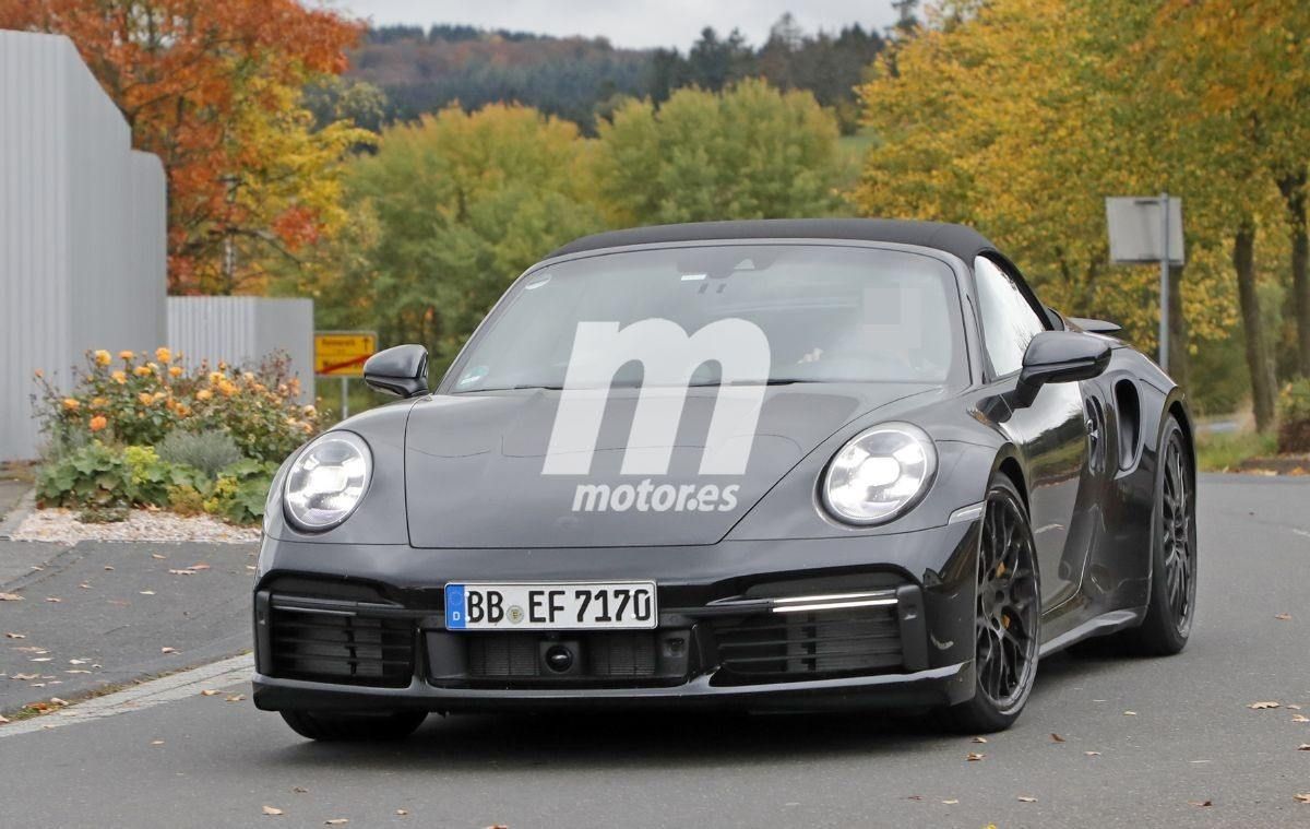 Nuevas fotos espía muestran al Porsche 911 992 Turbo Cabrio prácticamente destapado