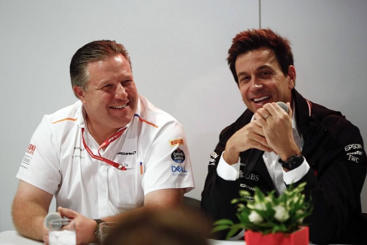 Zak Brown: "McLaren no ha considerado el motor Ferrari, tampoco hacer el suyo propio"