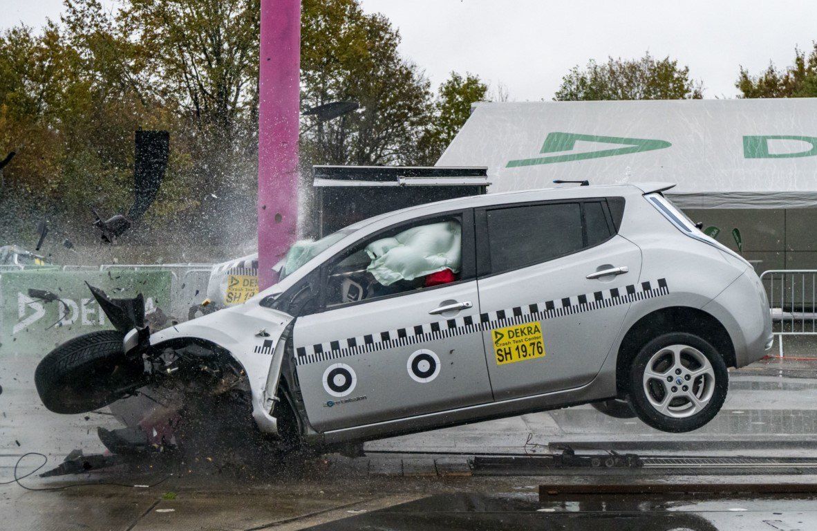 Un análisis de DEKRA califica la seguridad de los eléctricos al mismo nivel de la combustión