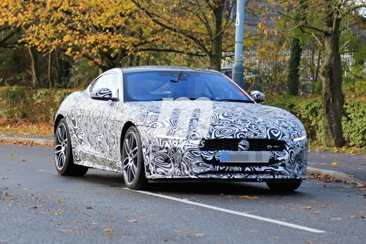 Los nuevos Jaguar F-TYPE Coupé y Roadster 2021 posan en nuevas fotos espía