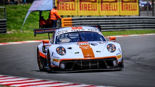 Dennis Olsen y Porsche conquistan las 9 Horas de Kyalami para ganar el IGTC