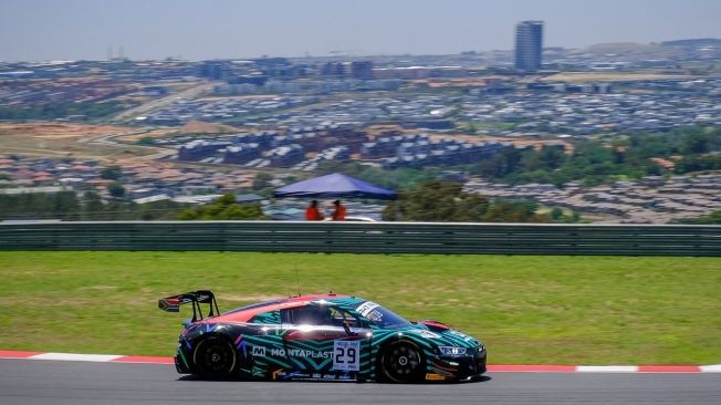 Nick Tandy lleva al Porsche #31 hasta la pole de las 9 Horas de Kyalami