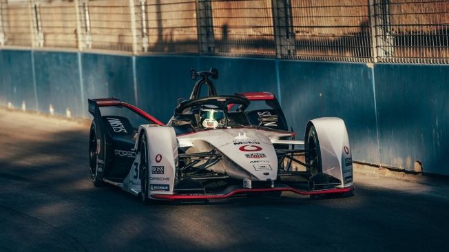 Sam Bird gana una frenética primera carrera del ePrix de Ad-Diriyah