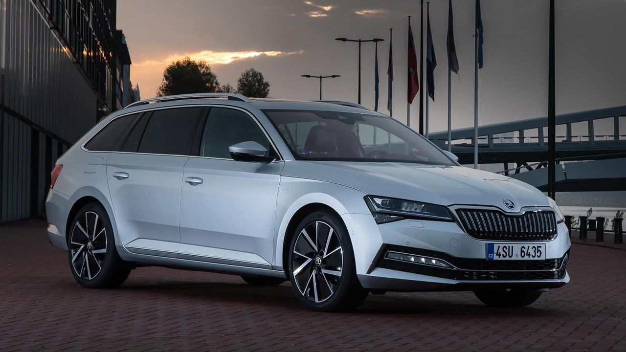 Precios del Skoda Superb iV, la berlina híbrida enchufable llega a España