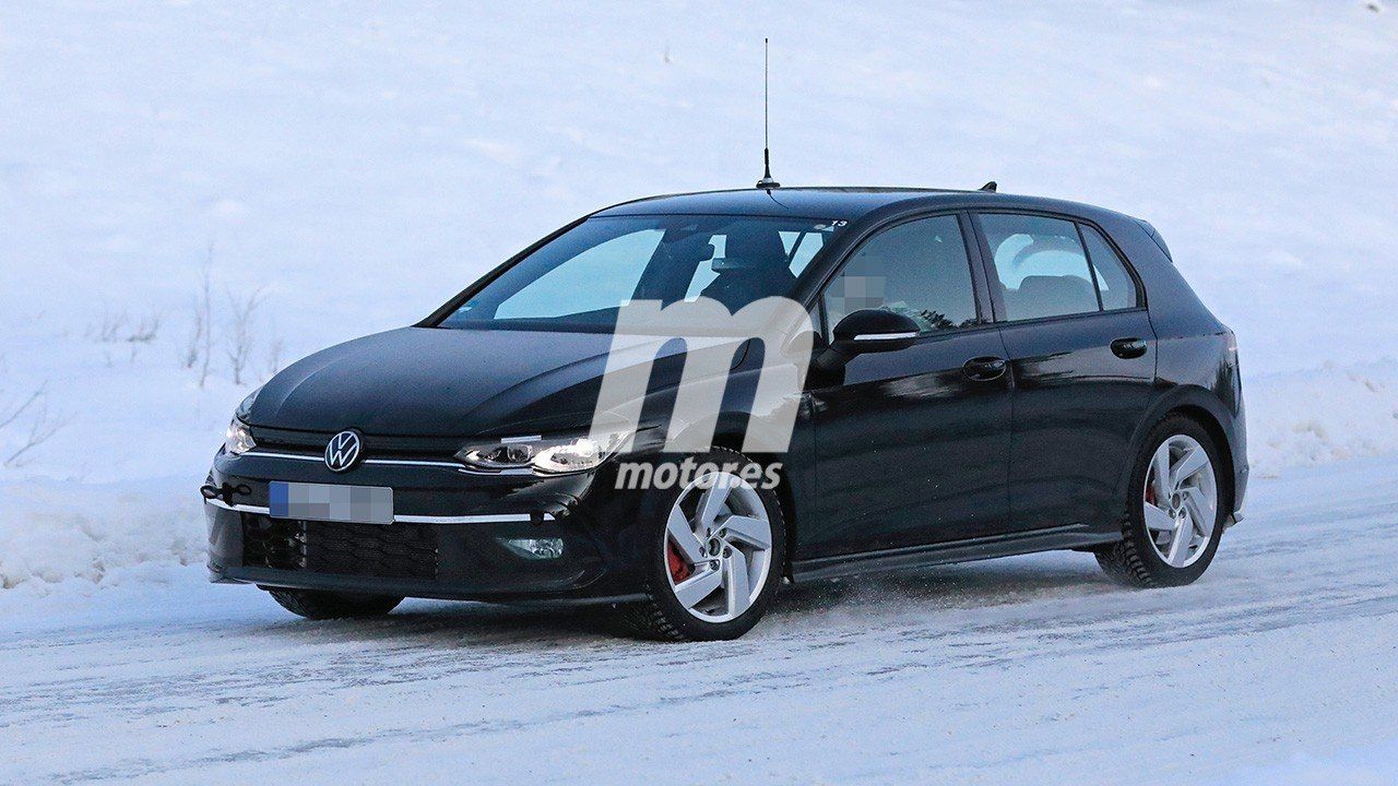 El nuevo Volkswagen Golf GTI 2021 pierde camuflaje y se enfrenta a la nieve