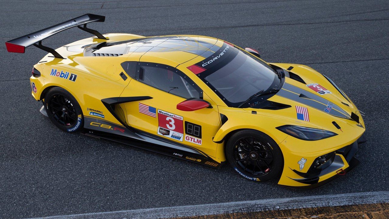 Antonio García presume de Corvette C8.R con dorsal #3 por Navidad