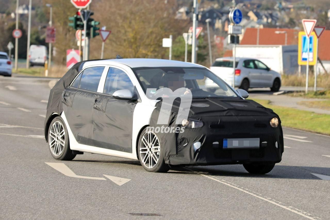 Primeras fotos espía del facelift que recibirá el Kia Rio en 2021