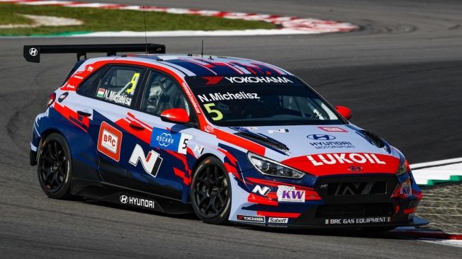 Michelisz y Azcona se 'reparten' los libres del WTCR en Sepang