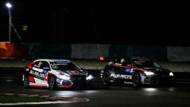 Mikel Azcona pierde el título de 'rookie del año' del WTCR por sanción