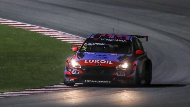 Norbert Michelisz gana la primera manga del WTCR en un mojado Sepang