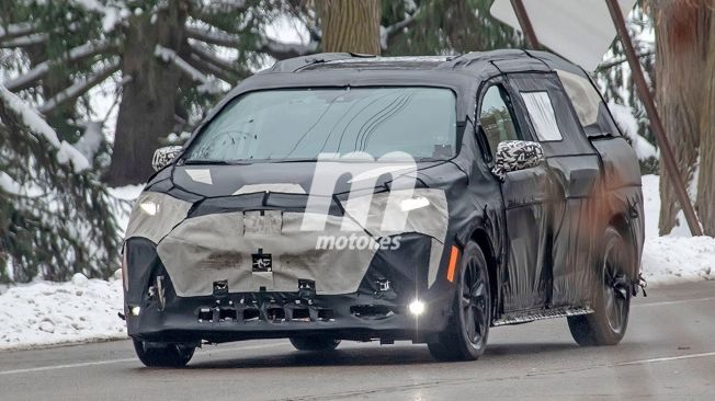 Toyota Sienna 2021 - foto espía