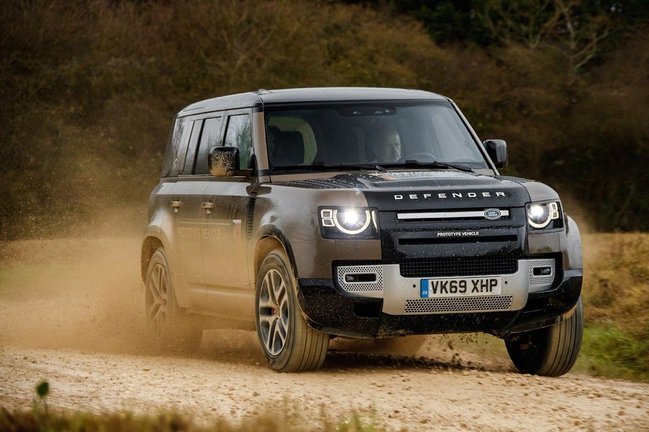 Primera toma de contacto con el Land Rover Defender 2020 junto a su padre, Mike Cross 