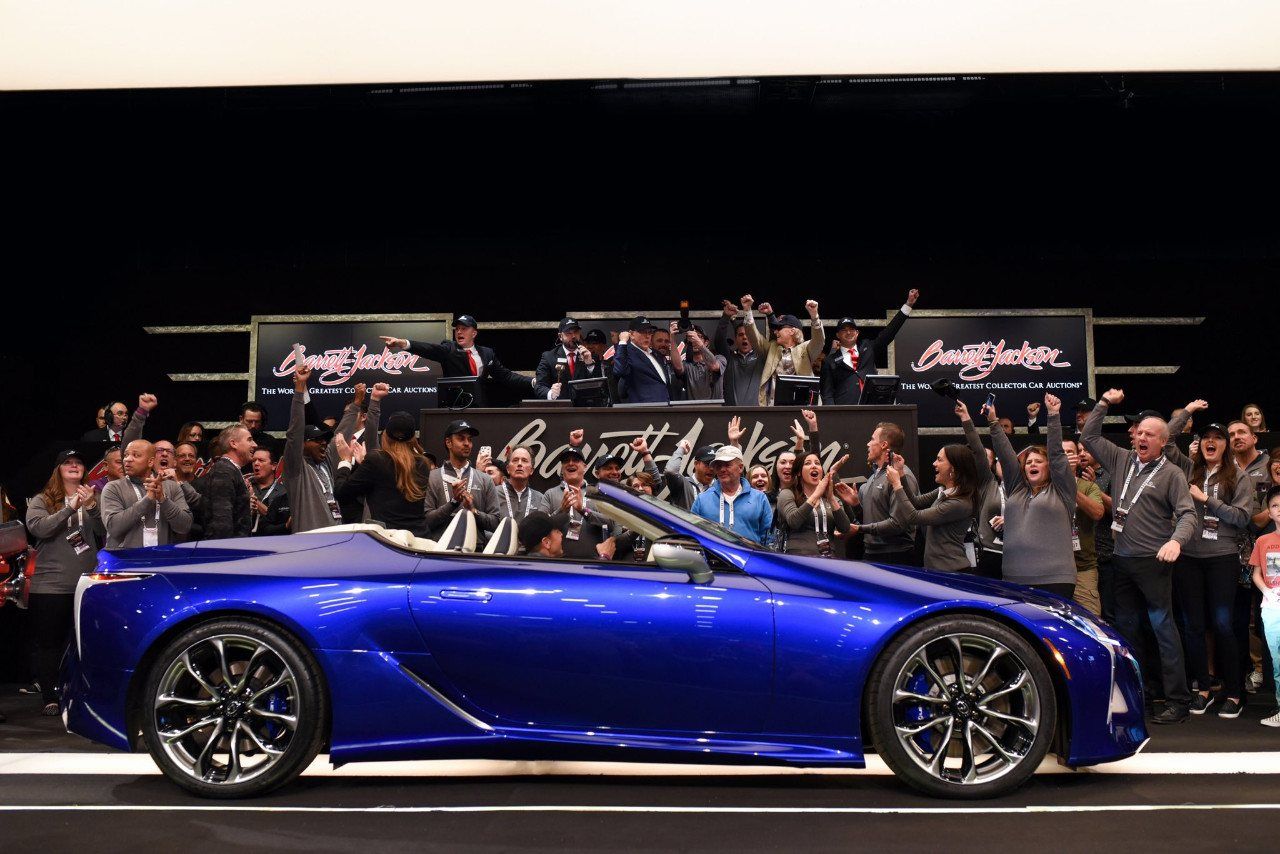 El primer Lexus LC 500 Convertible subastado por 2 millones de dólares