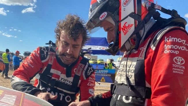 Alonso vive la dureza del Dakar: 