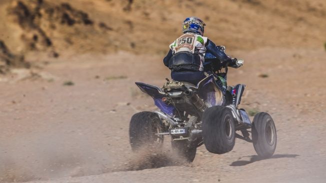 Día de estrenos en el Dakar con las victorias de Cornejo y Guthrie