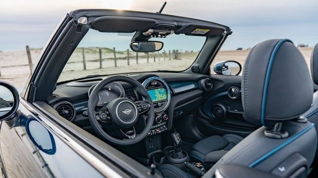 MINI Cabrio Sidewalk - interior