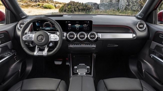 Mercedes-AMG GLB 35 4MATIC - interior