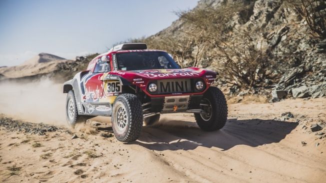 La primera jornada del Dakar deja un reguero de sorpresas y pinchazos