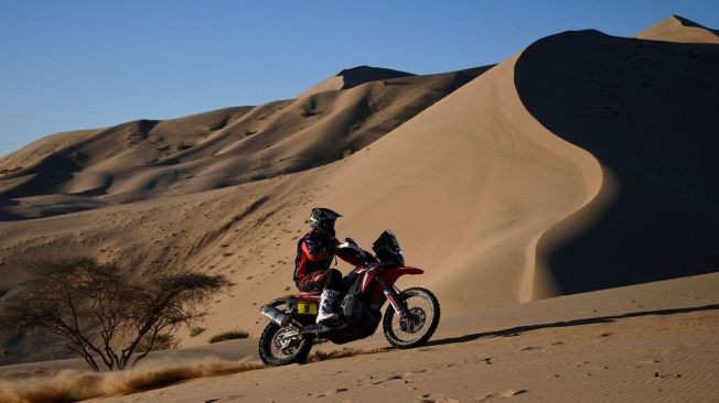 Ricky Brabec amplía su liderato en motos tras ganar la sexta etapa